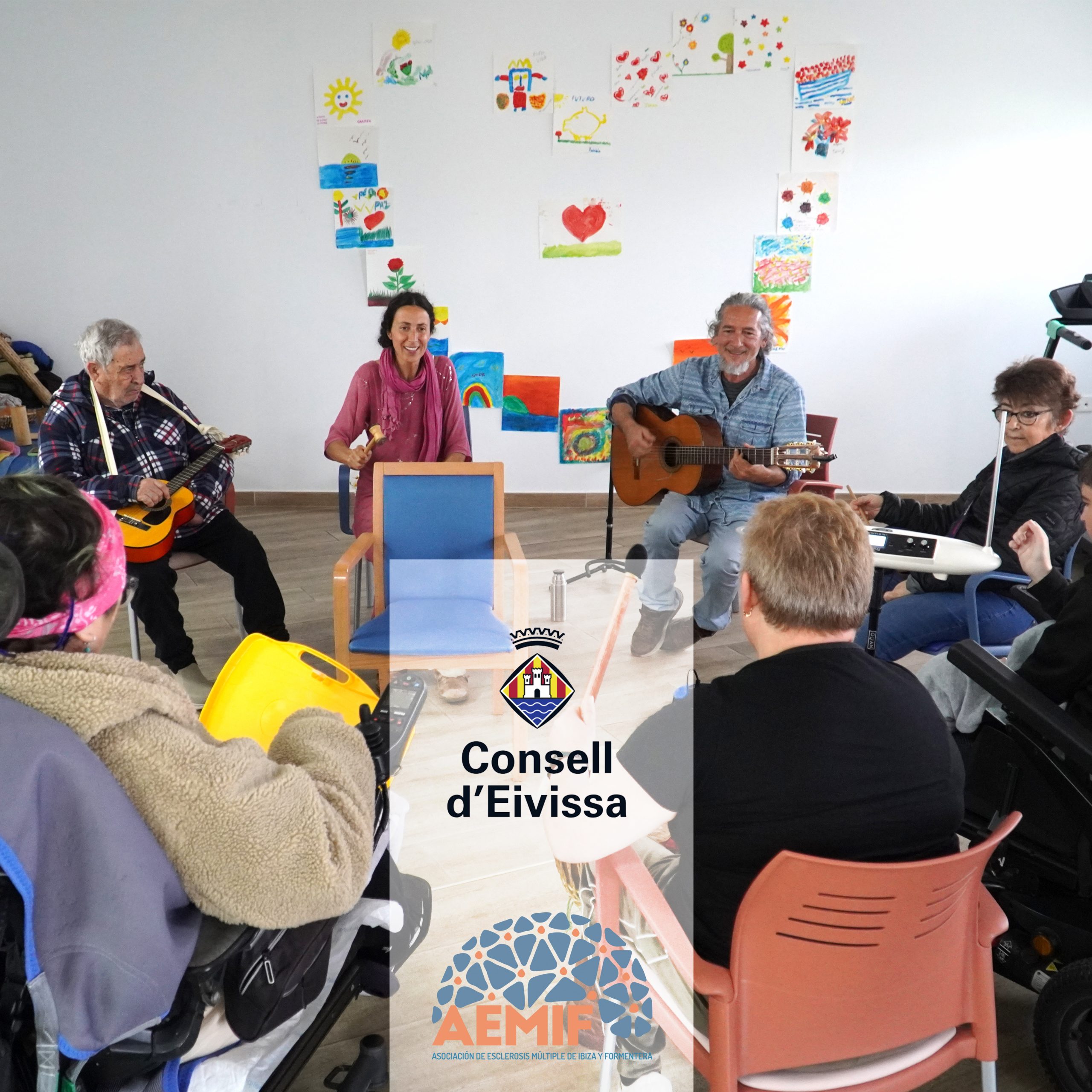 Imagen de una sesión de musicoterapia con voluntarios en AEMIF